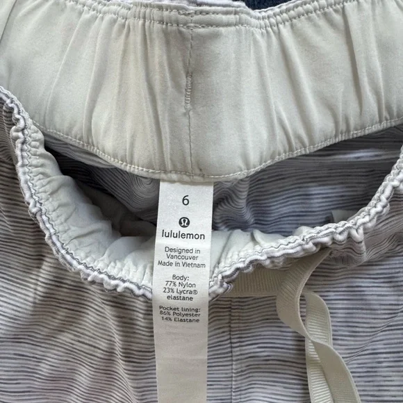 Lululemon crop - Picture 2 of 2